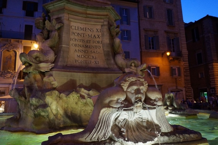 Fontana di Piazza della Rotonda