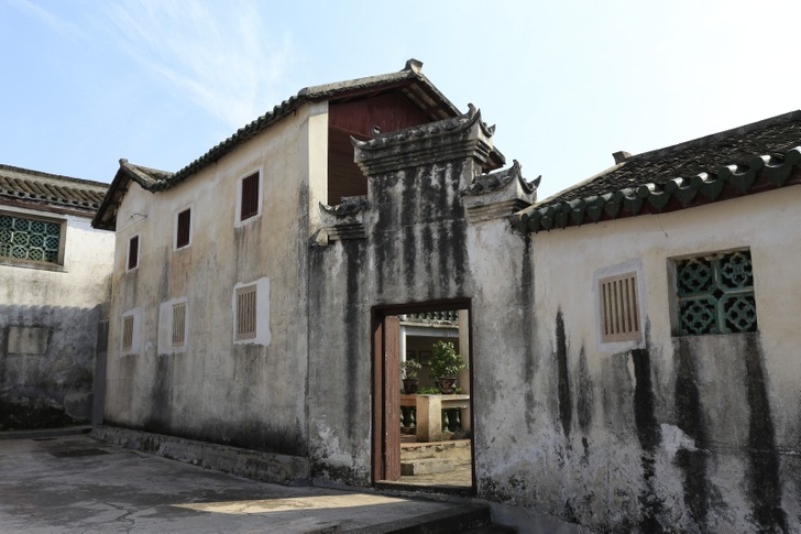 Huang Zunxian Memorial