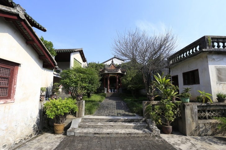 Huang Zunxian Memorial