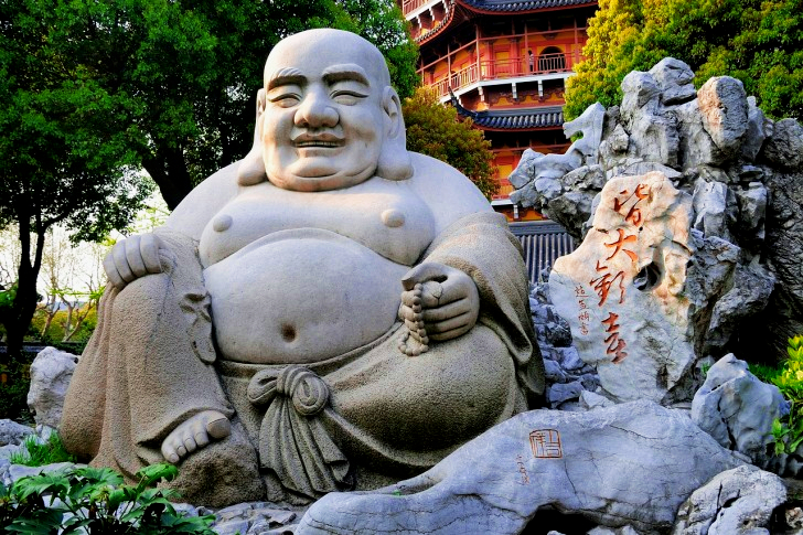 Lachende Boeddha-beeld in China