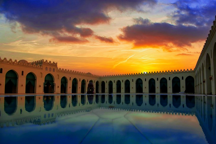 Architecture égyptienne au coucher du soleil