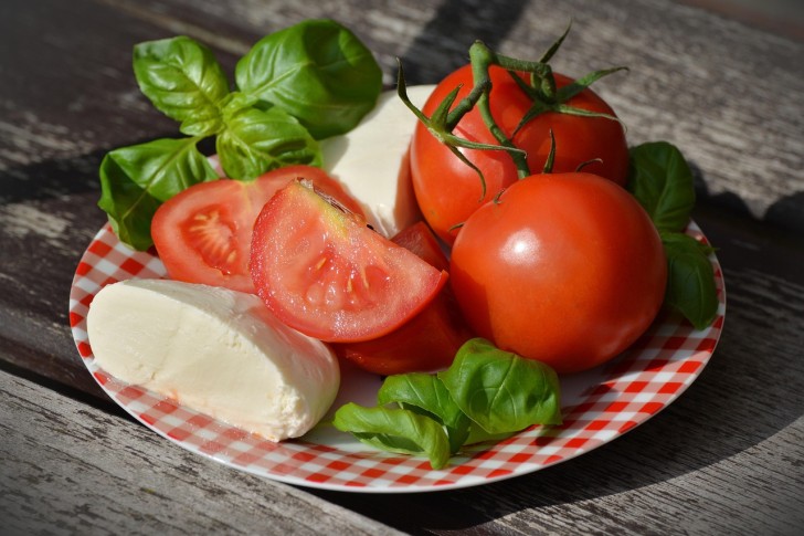 Tomaten Caprese Mozzarella Basilicum