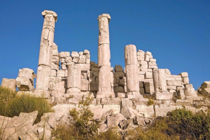 レバノン遺跡のローマ時代のハーディン柱