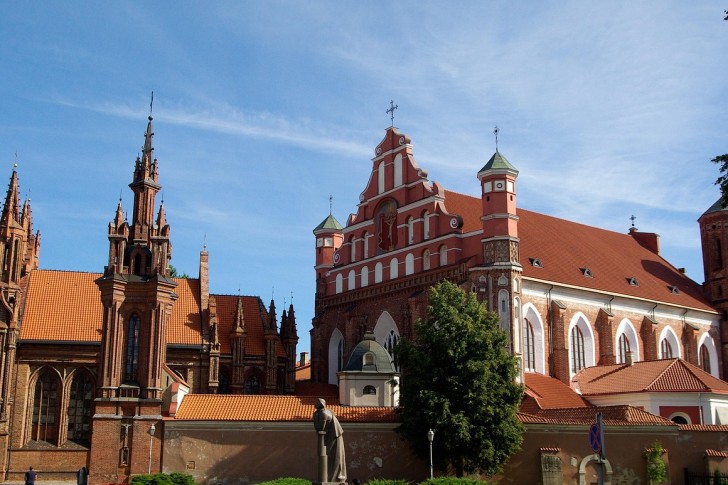 كنيسة القديسة آن في ليتوانيا مبنية من الطوب