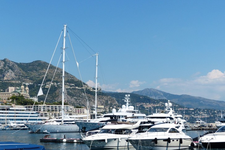 يخوت وقوارب ميناء موناكو