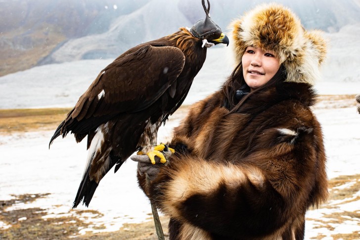 Lovec orlov Dievča s orlom Mongolsko