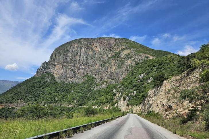 الطريق الجبلي ذو المناظر الخلابة في هويلا، أنغولا