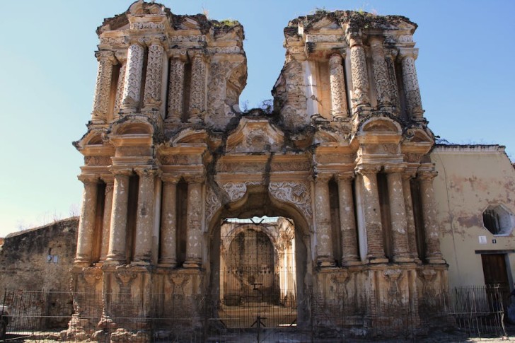 Ruinas de una iglesia en Antigua Guatemala