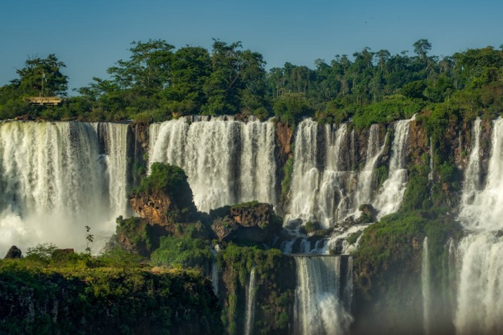 Ohromujúce vodopády Iguazu v bujnej džungli