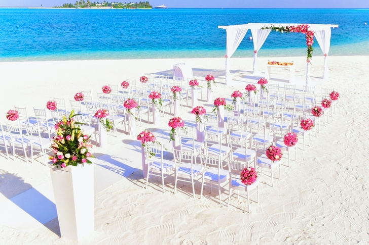 Bruiloft op een wit strand