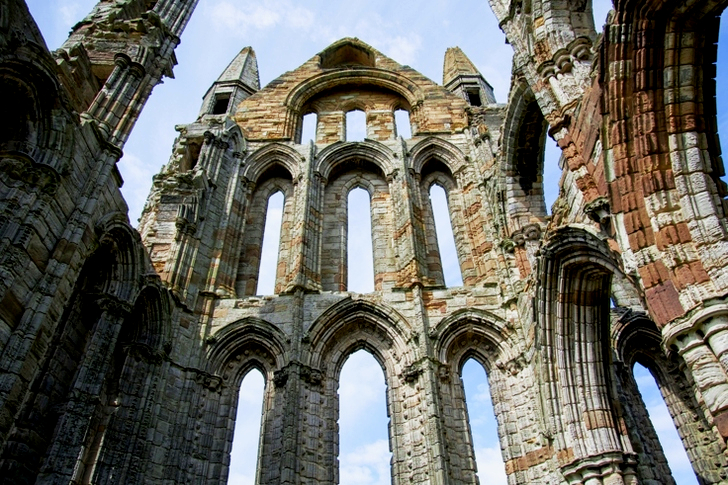 Grand bâtiment architectural