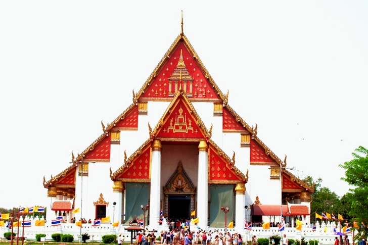 Mennesker i nærheden af ​​templet