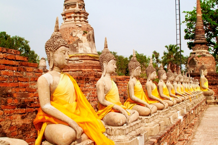 Line of Buddha Statues