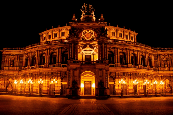 Structure en béton blanc