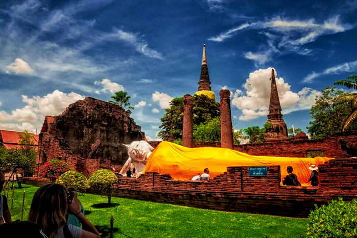 تمثال بوذا الكاذب