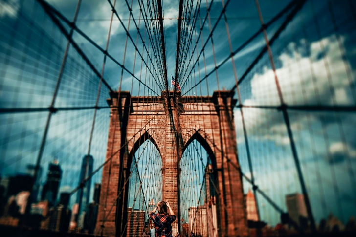 Slør Brooklyn Bridge om dagen