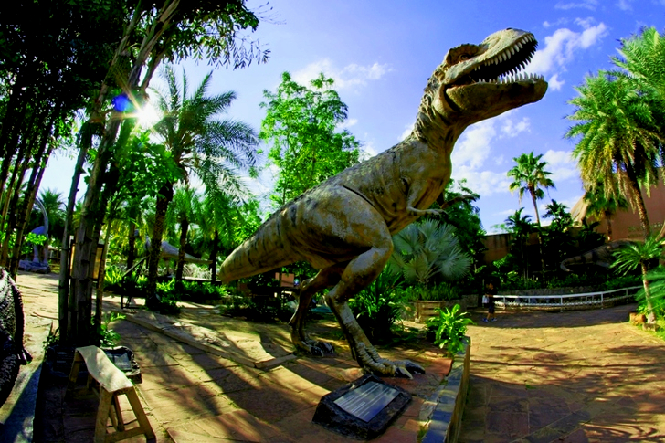 Statue de dinosaure