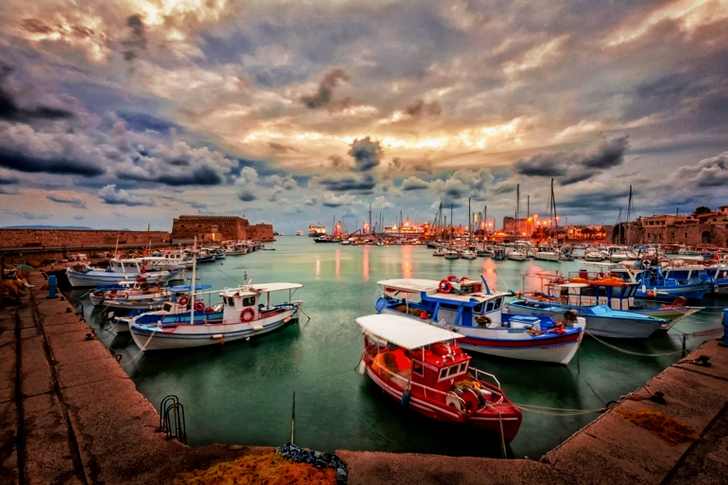 قوارب صيد متنوعة