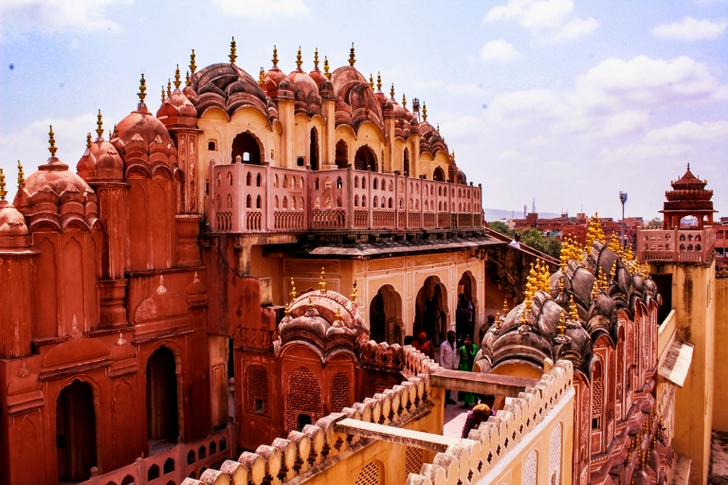 갈색 콘크리트 구조