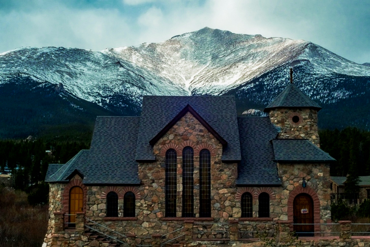 White and Black Concrete House