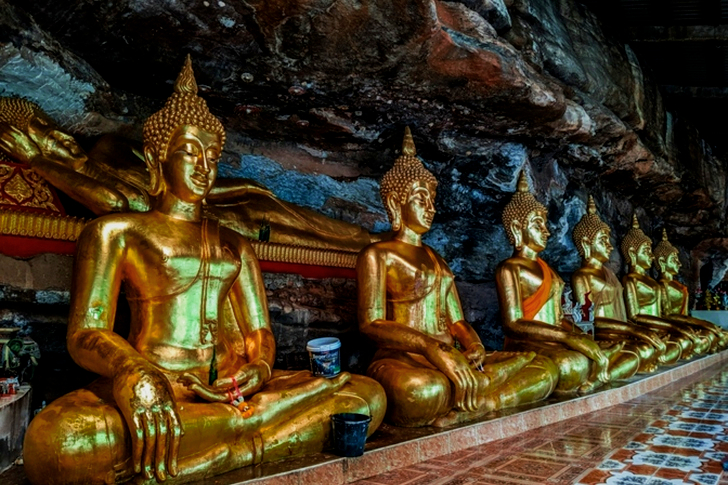 Gautama Buddha Statuettes Inside Brown and White Room